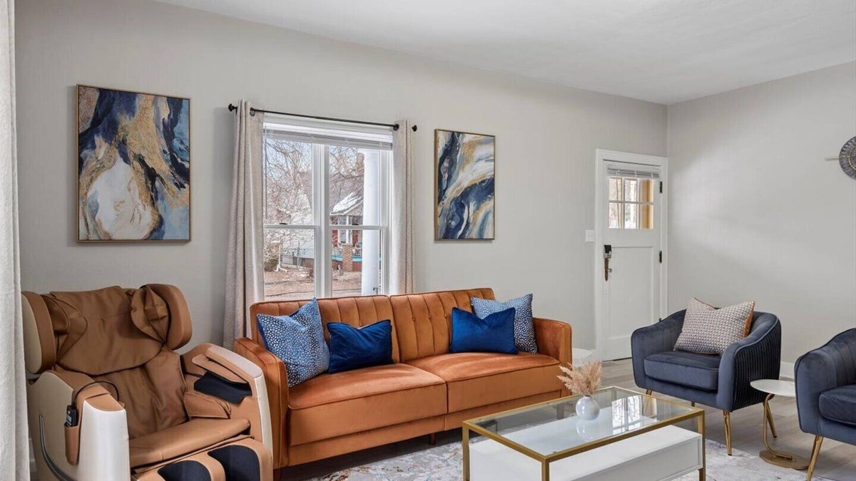 Springfield House | Newly-renovated 2-bedroom House with a Luxurious Massage Chair