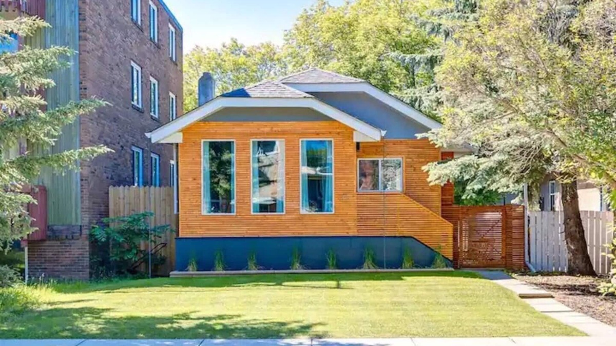 Crescent Heights House | Newly Renovated 2 BDRM Near DT & River w/Parking