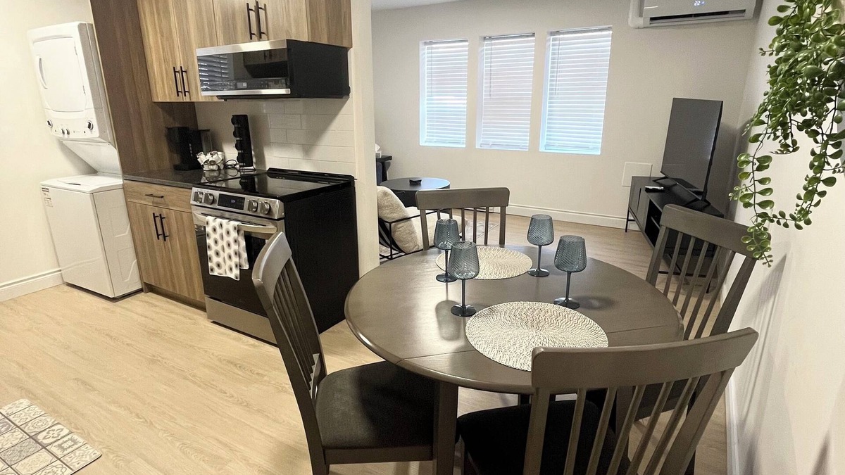 Walkerville Apartment | Newly renovated 2 bed 1 bath #UPPER floor unit.