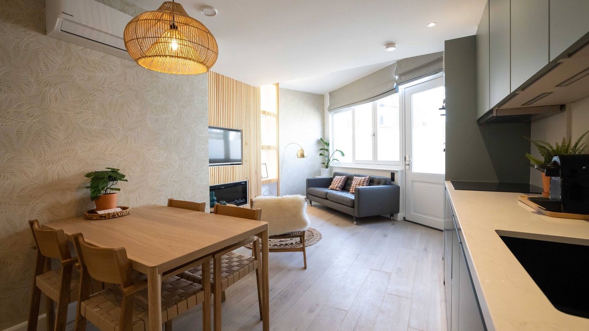 Scheveningen Badplaats Apartment | Newly renovated, 2 bedrooms, fireplace, near the beach