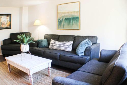 Marshall-Shadeland House | Newly Renovated 2-Bed near Downtown-North Shore