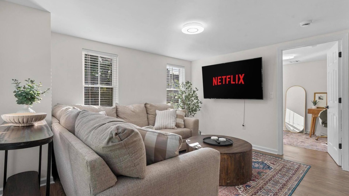 Tariffville Apartment | Newly Renovated 2 Bedroom in Heart of Tariffville