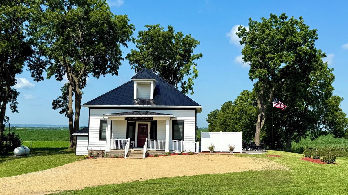 Galena House | Newly renovated 2-bedroom house with Hottub in lovely Galena countryside