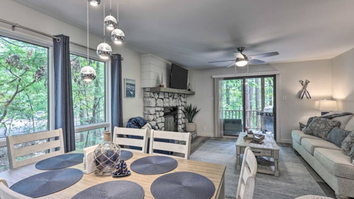 Mount Ida Condo | Newly Renovated 2-Bedroom Condo at Beautiful Lake Ouachita-Mountain Harbor
