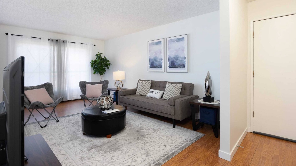 Fort McMurray Apartment | Newly Renovated 2BR | w/Parking & Near NLRHC