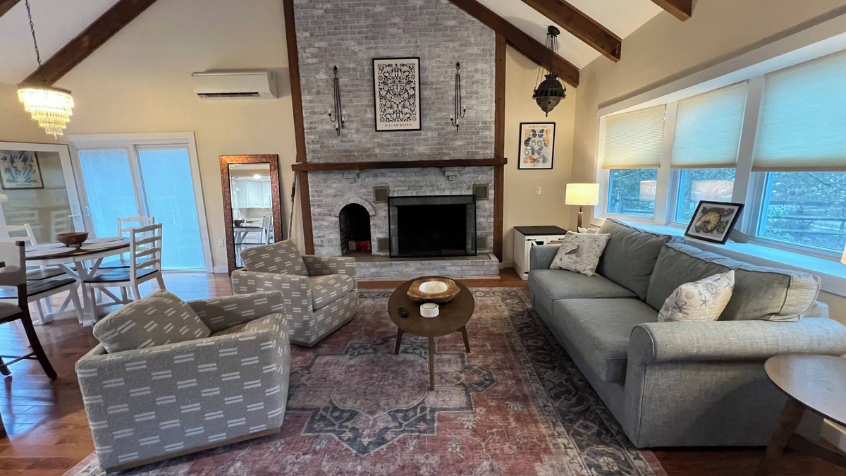 West Tisbury House | Newly renovated 2BR house, FREE CAR w/beach sticker, pet friendly, sleeps 8