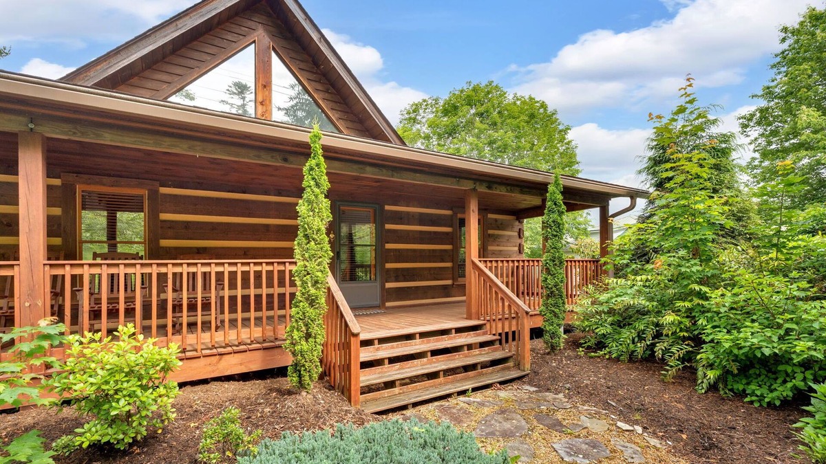 Newland Cabin | Newly Renovated-2BR/2BA Near Grandfather Mtn