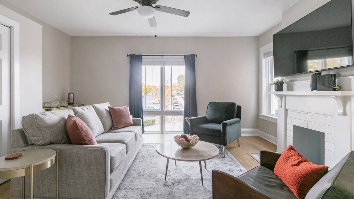 Lexington Apartment | Newly Renovated 2BR Apartment w/Free Parking in Downtown