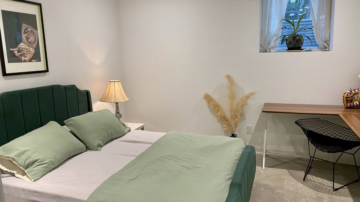 Parkdale House | Newly renovated 2Br unit, steps from Ossington in a vibrant neighborhood!