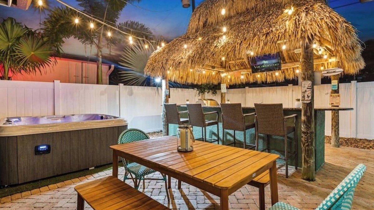 Santa Barbara Estates House | Newly renovated 3 bedrooms near the beach hot tube