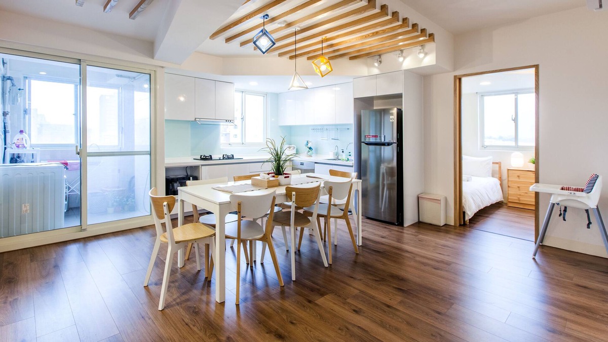 Nangang House | Newly Renovated 3 bedroom apartment 1 minute away from MRT station