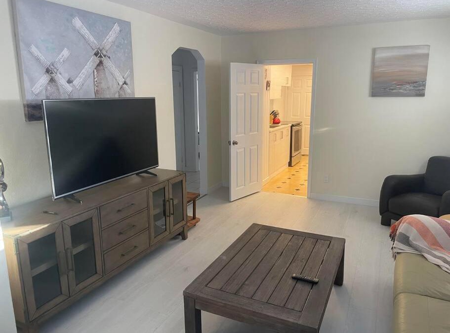 North Central Edmonton Villa | Newly renovated 3 bedroom, 2 bathroom house