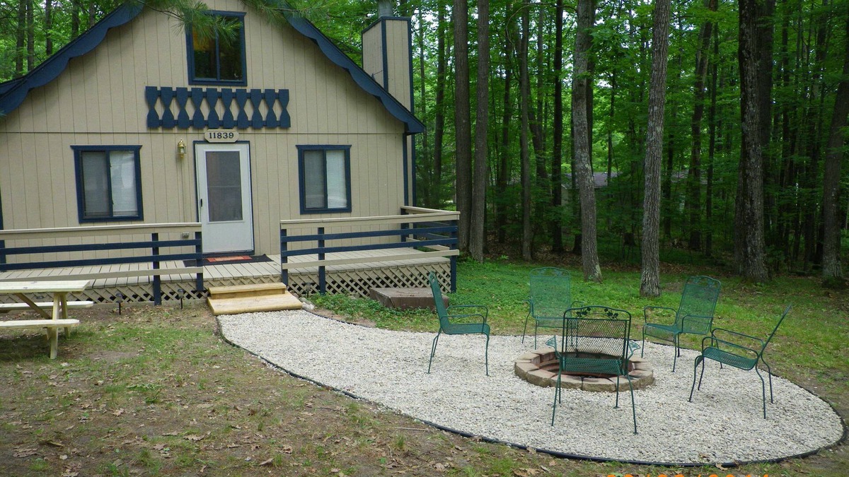 Higgins Lake Cottage | Newly Renovated 3 Br Chalet NOW WITH Cable and WIFI