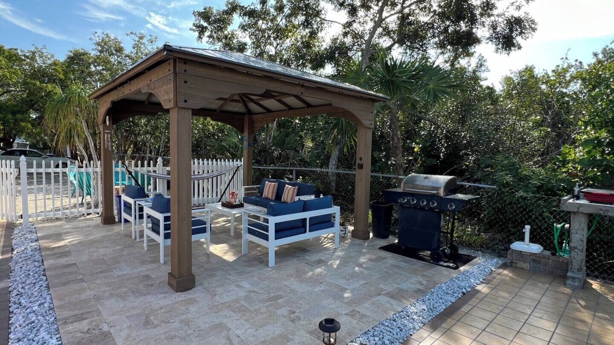 Port Pine Heights House | NEWLY RENOVATED 3/2 WITH POOL AND CANAL ACCESS!