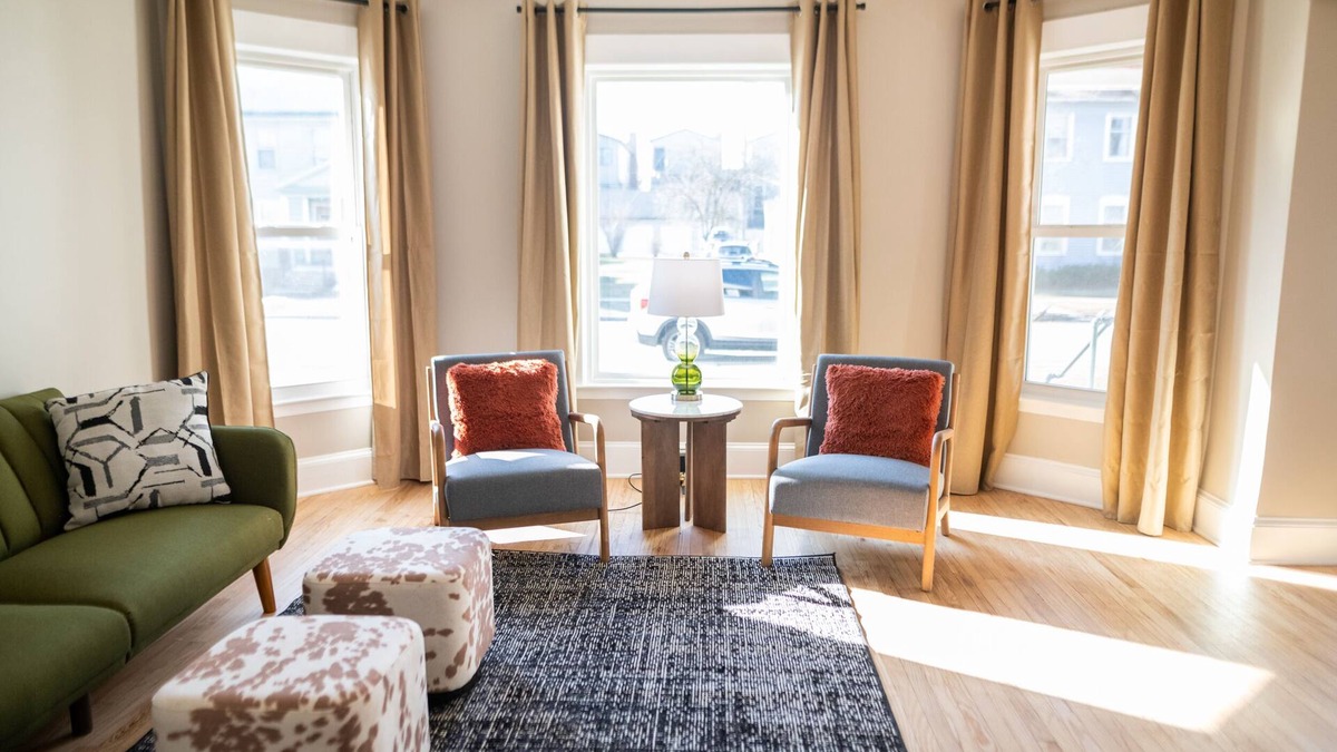Downtown House | Newly Renovated, 3 Blocks from the Medical Mile