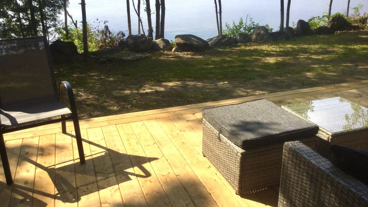 Whitewater Region Cottage | Newly Renovated 4 Bedcottage on the Ottawa River with Sandy Beaches & Warm Water