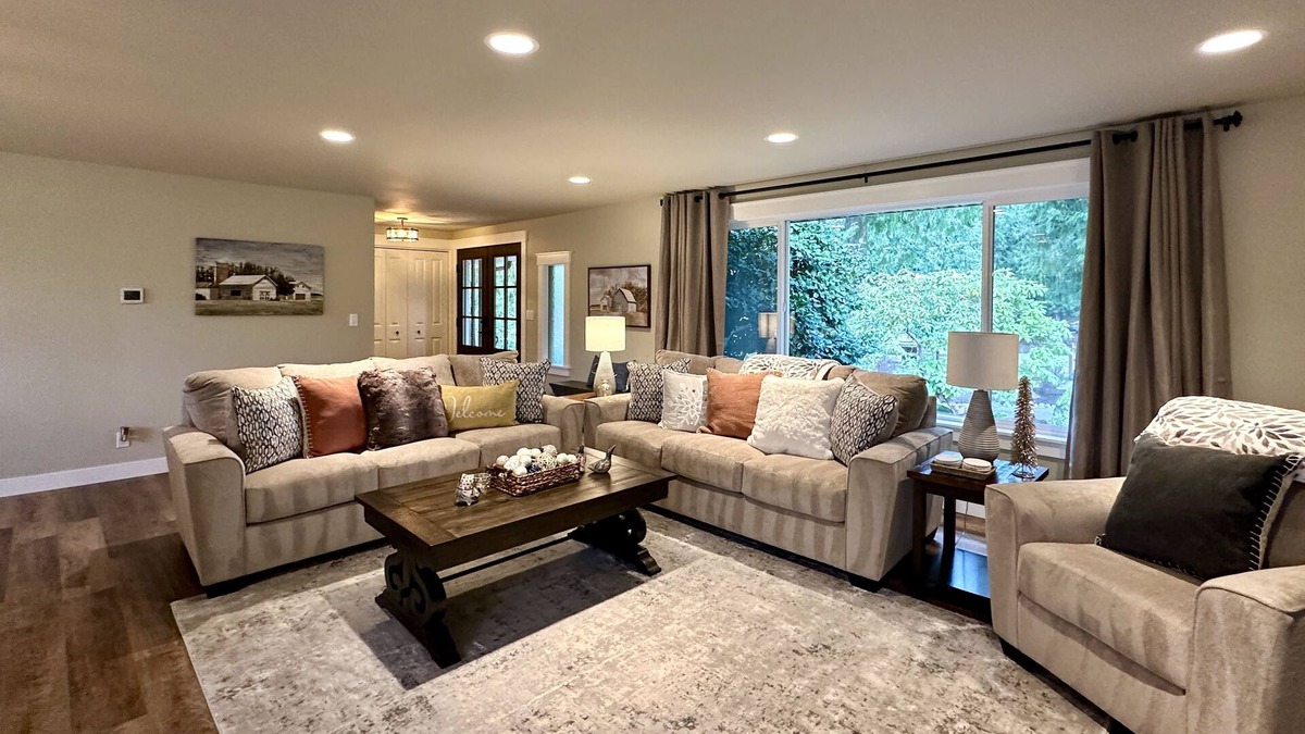 Edgewood House | Newly Renovated 4 Bedroom, Quiet Country Home on 5 Acres in Edgewood, Sleeps 8