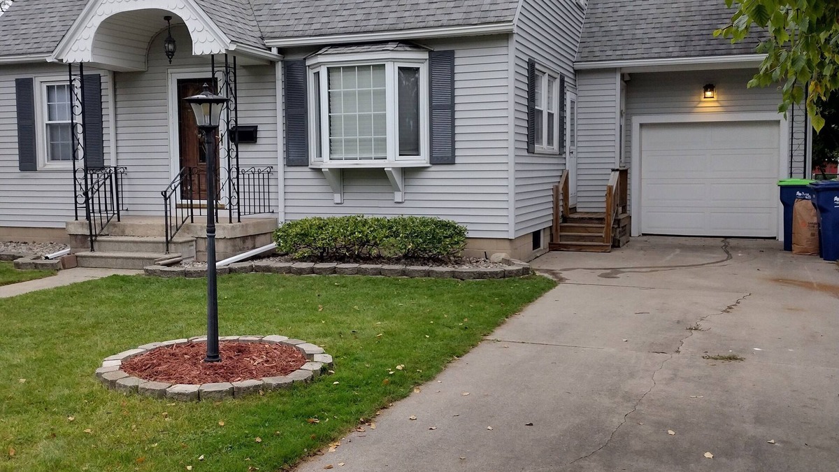 Bay City House | Newly renovated 4bdrm w/fenced in backyard and fire pit. Peaceful neighborhood