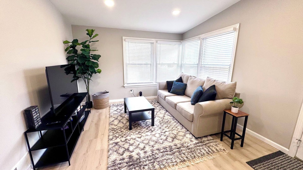 West Falls Church House | Newly Renovated 5 Bedroom/2 Bath/2 Kitchen Home