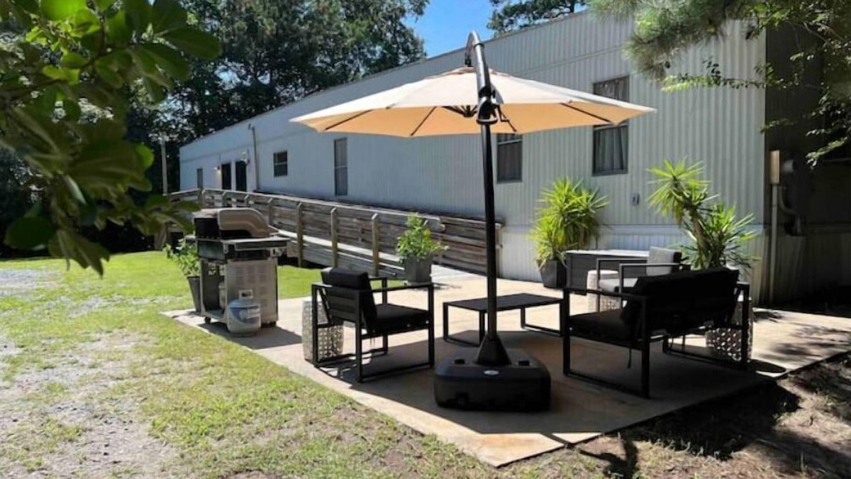 Colington House | Newly Renovated 6 Miles to Beach King Beds & No Cleaning Fee!