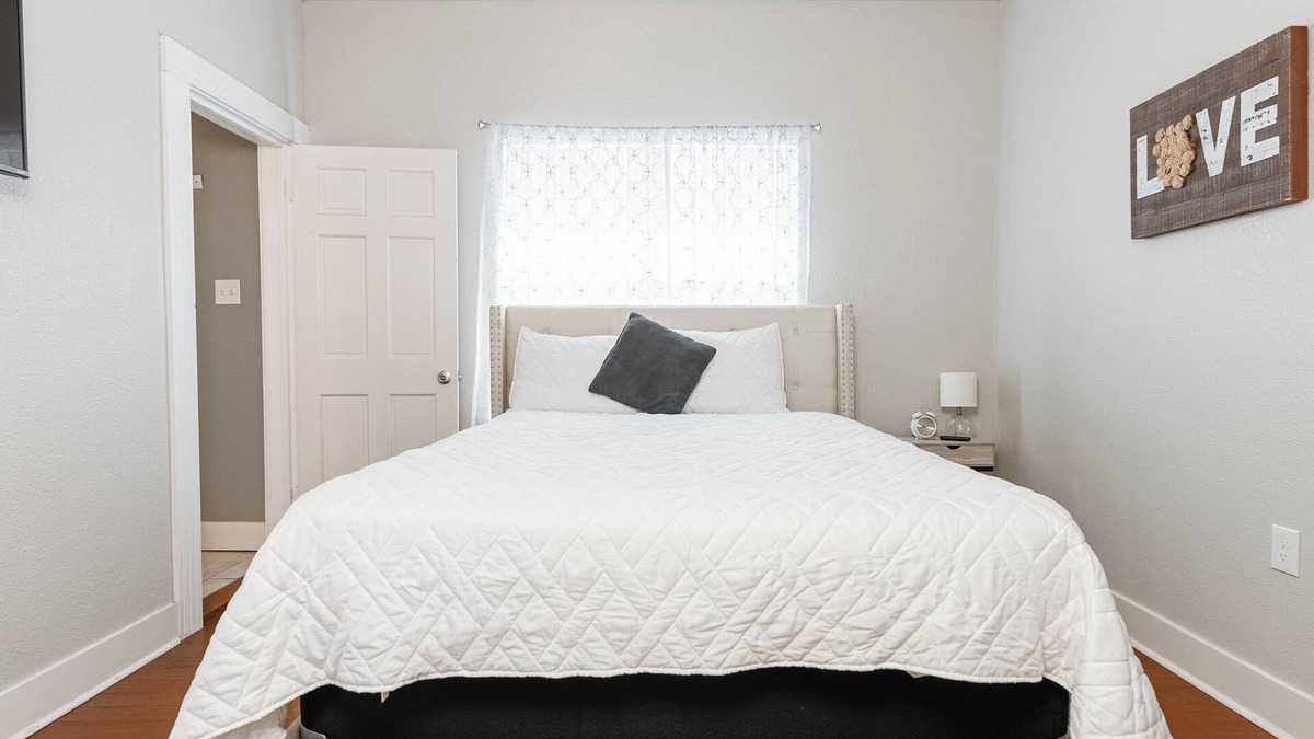 Government Hill House | Newly Renovated-Adorable -Ft. Sam-Pearl-DTSA 1BD