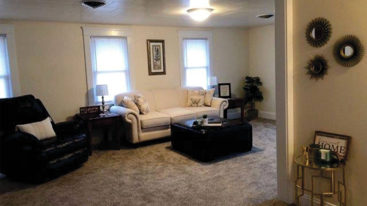 Ashtabula Apartment | Newly renovated, and decorated upstairs apartment with attached garage.