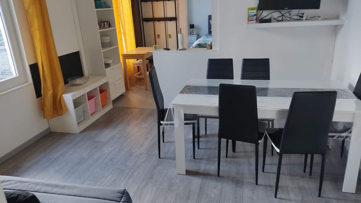 Downtown Le Havre Apartment | Newly renovated apartment in manor house, very close to town center