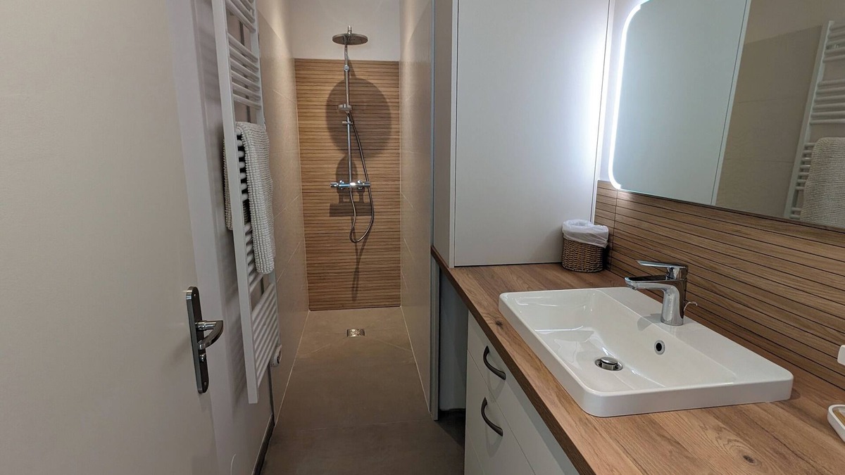 Bouillargues Apartment | Newly renovated apartment for 8 to 12 people, 5 minutes from the center of Nîmes.