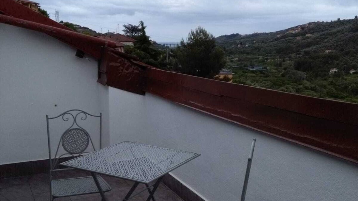 Isolalunga Apartment | Newly renovated apartment top floor stone house