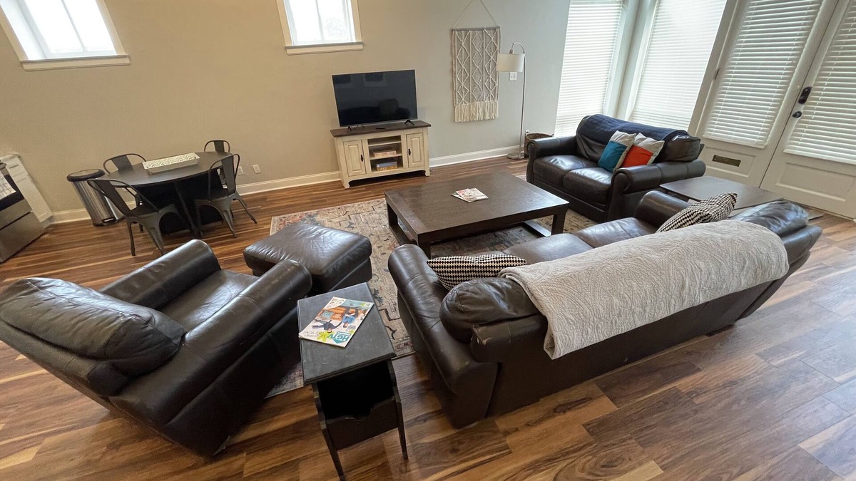 Lafayette Square Condo | Newly Renovated Apartment IDEAL 4 LONG STAYS Close to Downtown Lafayette Square