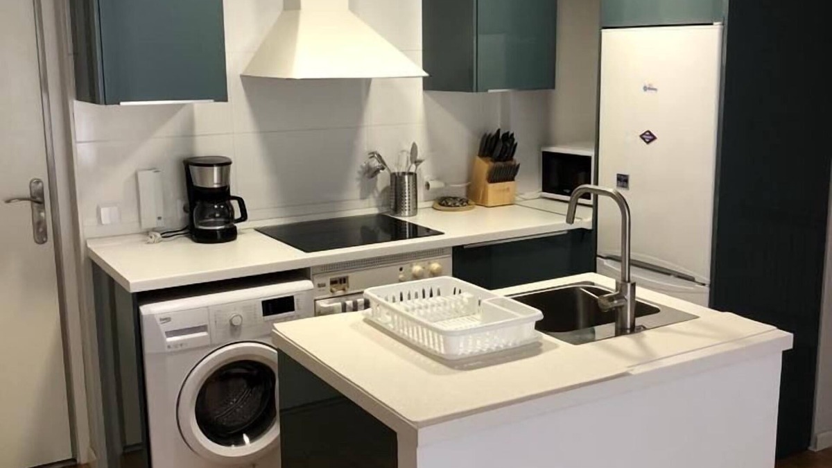 Palomeras Bajas House | Newly renovated apartment / flat, 15 minutes from the center of Madrid