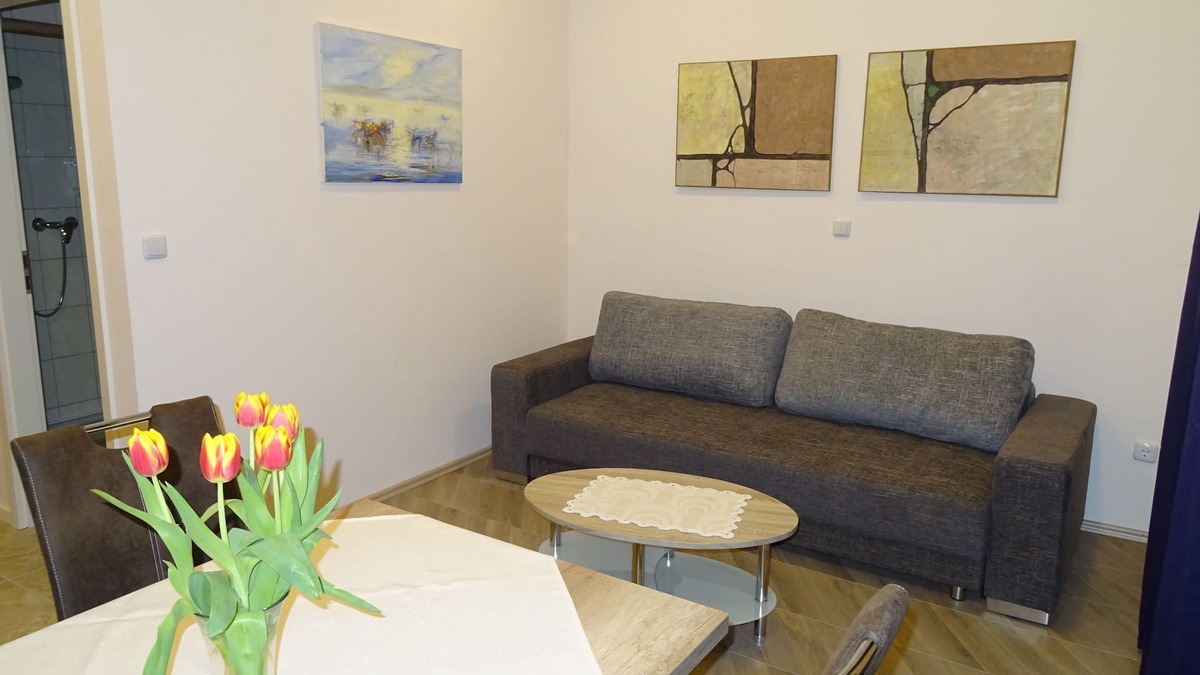 Penzing Apartment | Newly renovated apartment near Schönbrunn / Zoo and U4