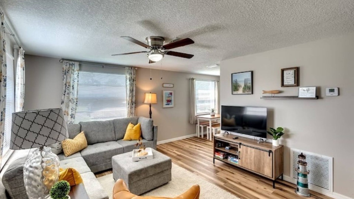 Bayshore Gardens House | Newly renovated Bradenton bungalow