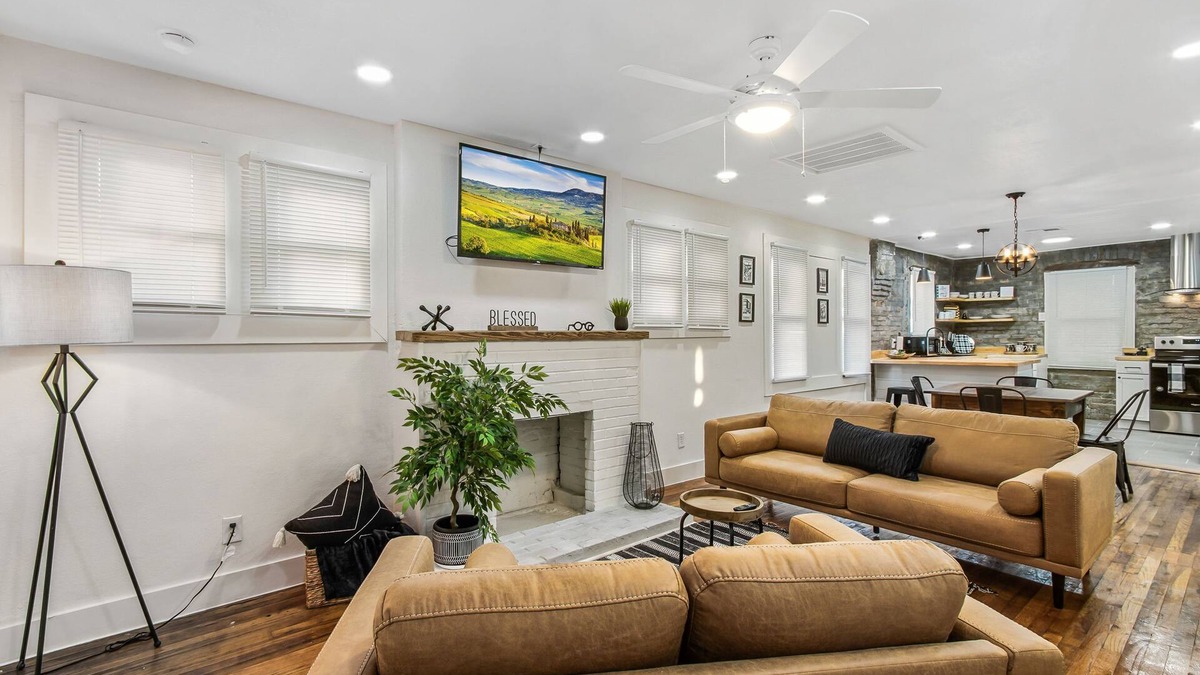 Downtown El Paso House | Newly renovated bungalow near downtown El Paso
