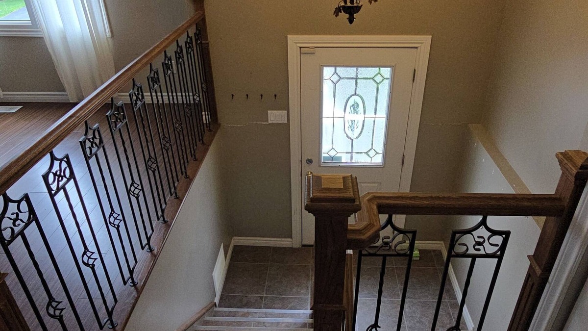 Sudbury Apartment | Newly renovated 3 bedrooms and 1 bathrooms. Located in the prime location.