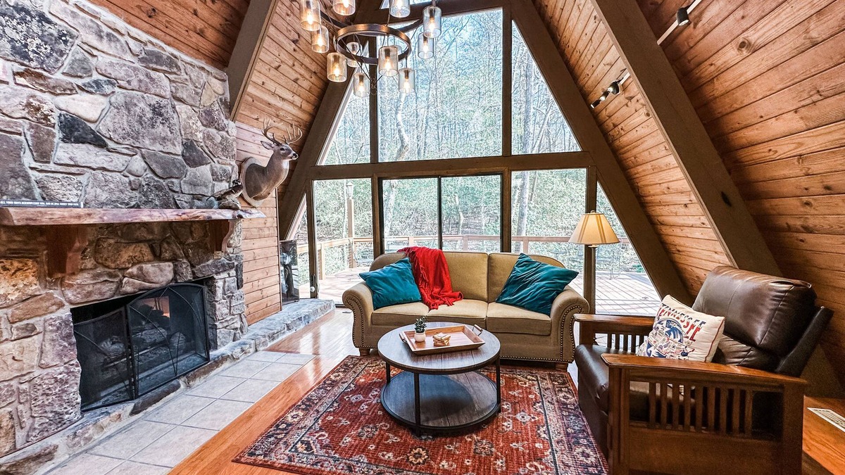 Clifftops Cabin | - NEWLY RENOVATED - cabin in gated, mountain community ~ sleeps 6 ~ wifi