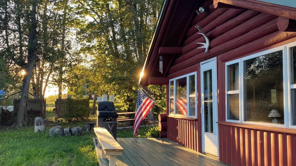 Stockholm Cabin | Newly renovated cabin at Madawaska Lake!