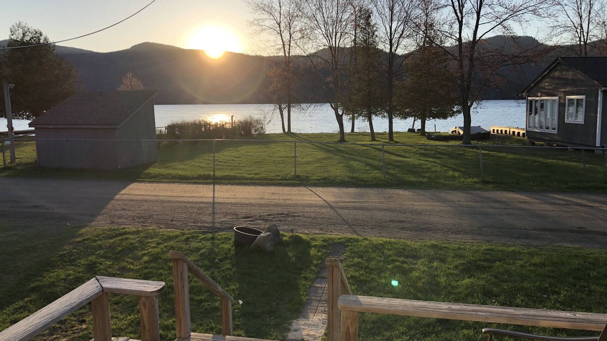 Huletts Landing House | Newly renovated Cabin with Private water access.