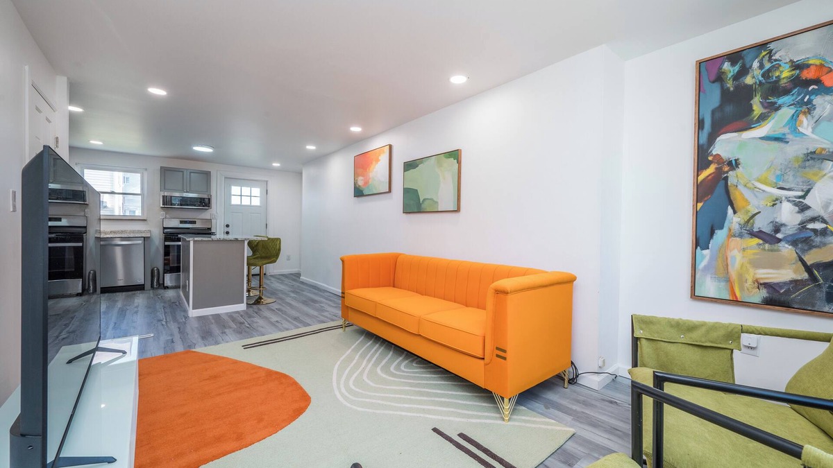 Carnegie Apartment | Newly Renovated Carnegie Melon