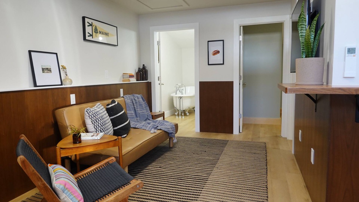 Rockport Apartment | Newly Renovated Carriage House