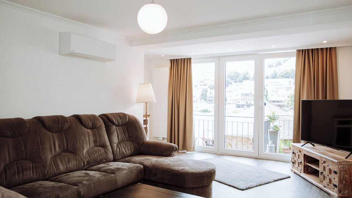 Zell Apartment | Newly renovated comfortable apartment with a view of the Moselle