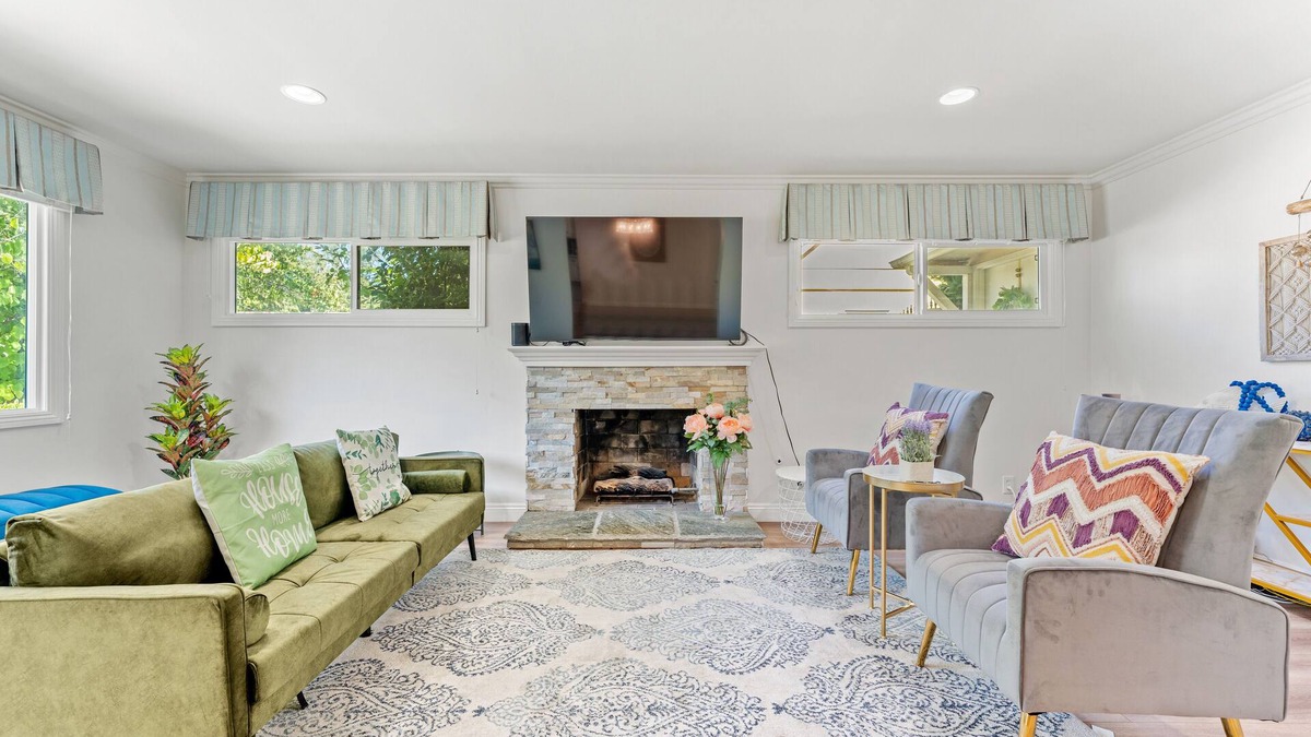 Glendora House | Newly Renovated Comfortable 4 Bds Houses in LA