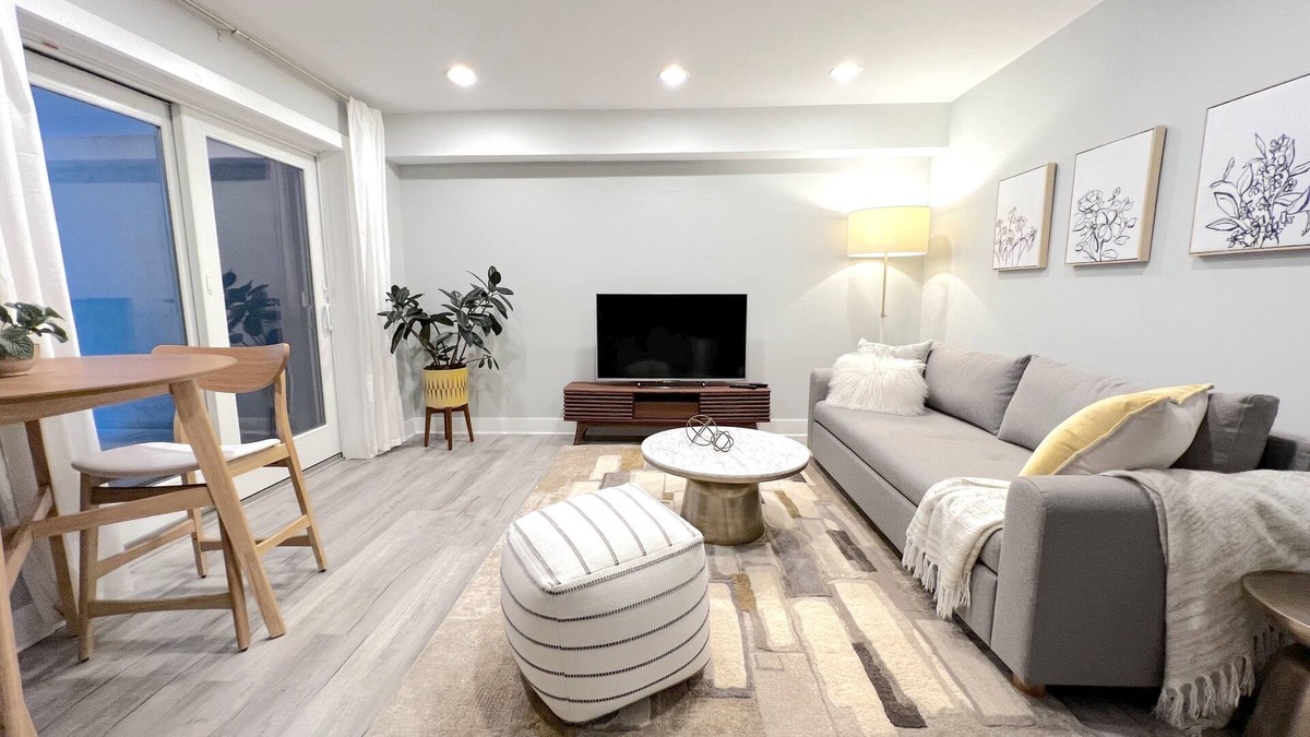 Downtown Jersey City House | Newly renovated condo, minutes to NYC!