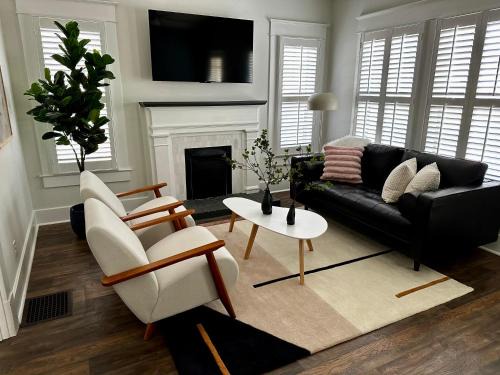 Murfreesboro Apartment | Newly Renovated Cottage including Driveway in Downtown Murfreesboro