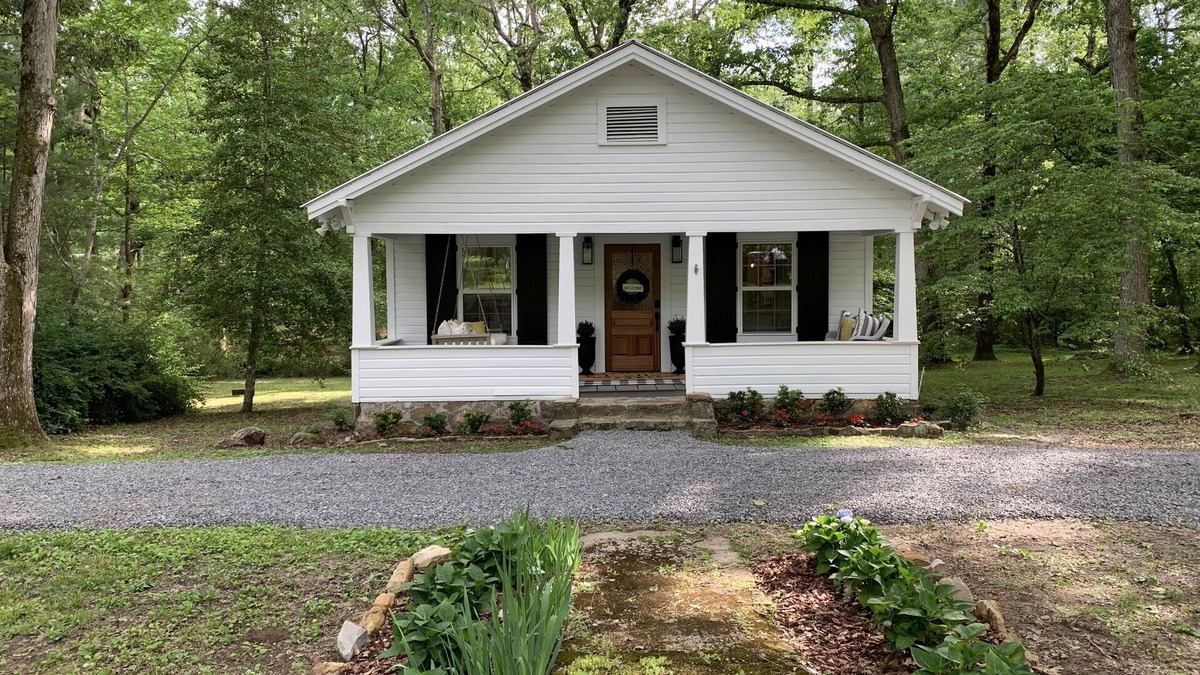 Mentone House | Newly Renovated Cottage - Walk to Historic Downtown Mentone