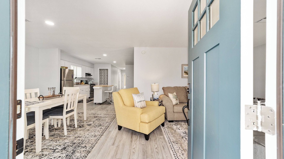 Historic District Cottage | Newly renovated cottage walking distance to downtown Ocala square. Quiet street.