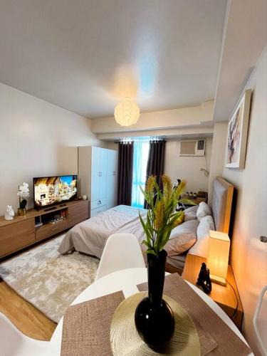 Lahug Apartment | Newly Renovated Cozy Desk & View Studio in Avida IT Park