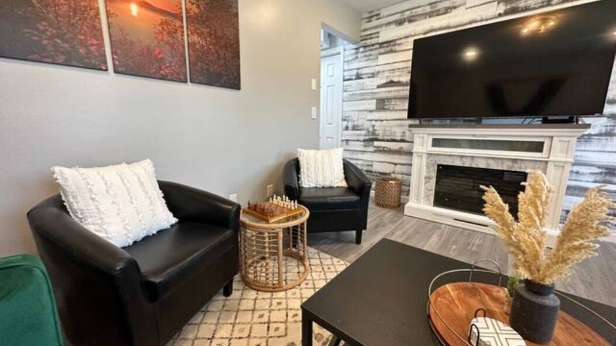 Sylva House | Newly Renovated Cozy home - 2min walk to Tuckasegee River