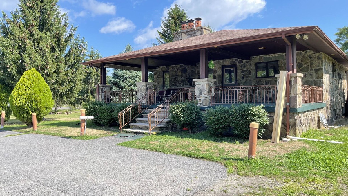 Taylor Villa | Newly Renovated Cozy/ Spacious VILLA in Nature
