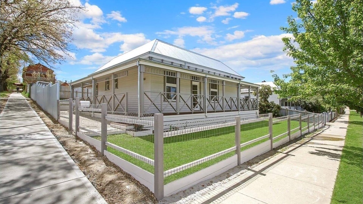 Beechworth House | Newly renovated, dog-friendly, 5 minute walk to town!